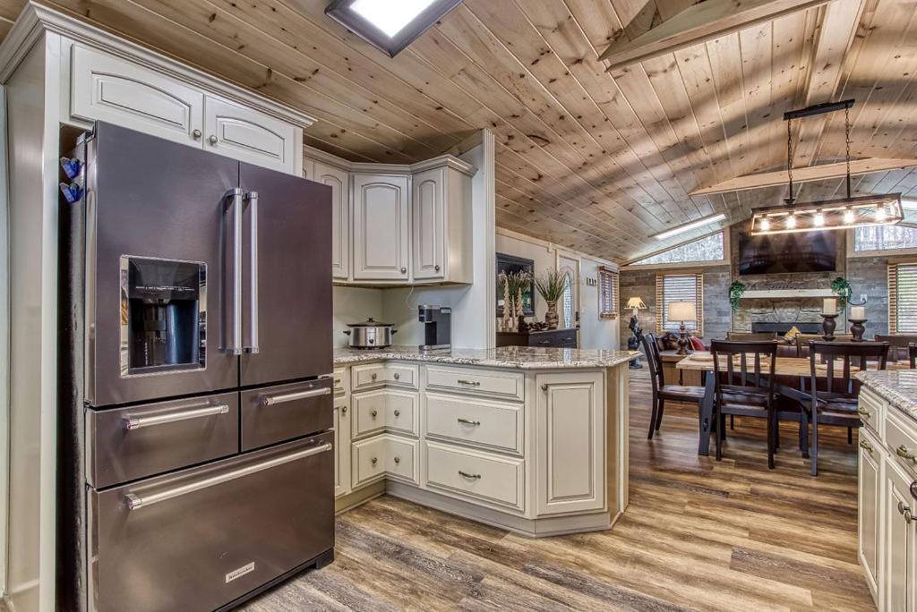Whispering Winds, Hot Tub, Game Room, Wifi, 1089 Free Tickets Each Paid Day, Dollywood And More Гатлинбург Экстерьер фото