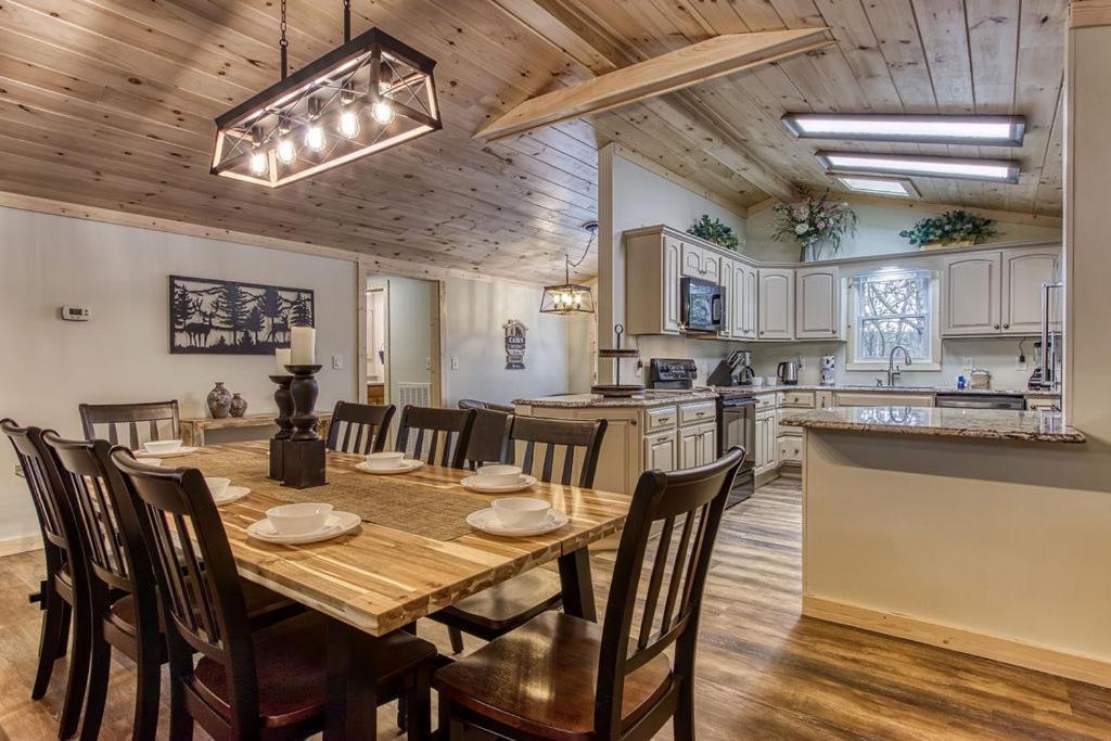 Whispering Winds, Hot Tub, Game Room, Wifi, 1089 Free Tickets Each Paid Day, Dollywood And More Гатлинбург Экстерьер фото