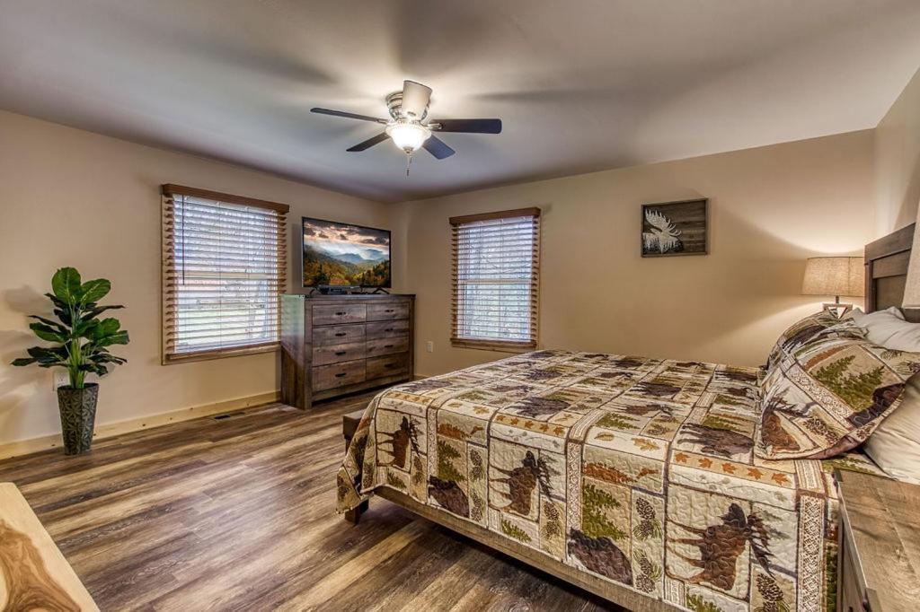 Whispering Winds, Hot Tub, Game Room, Wifi, 1089 Free Tickets Each Paid Day, Dollywood And More Гатлинбург Экстерьер фото