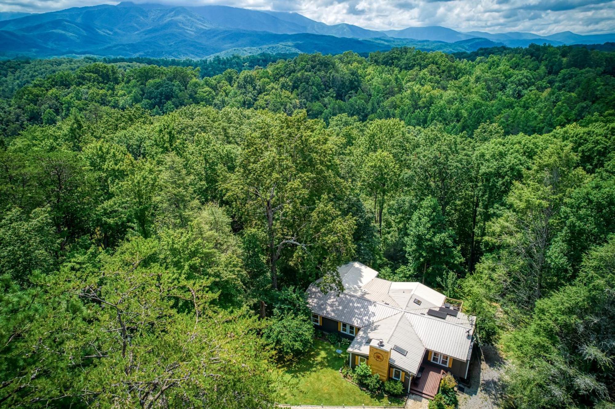 Whispering Winds, Hot Tub, Game Room, Wifi, 1089 Free Tickets Each Paid Day, Dollywood And More Гатлинбург Экстерьер фото