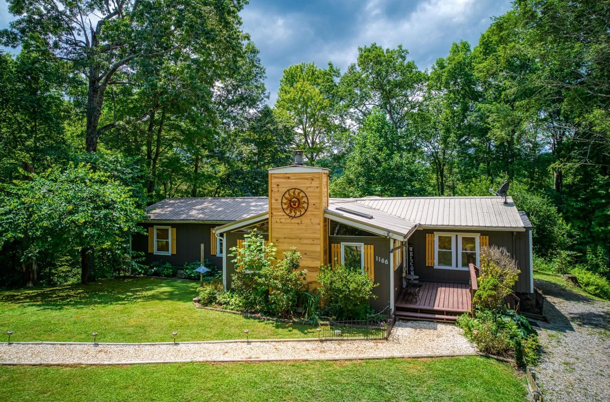 Whispering Winds, Hot Tub, Game Room, Wifi, 1089 Free Tickets Each Paid Day, Dollywood And More Гатлинбург Экстерьер фото