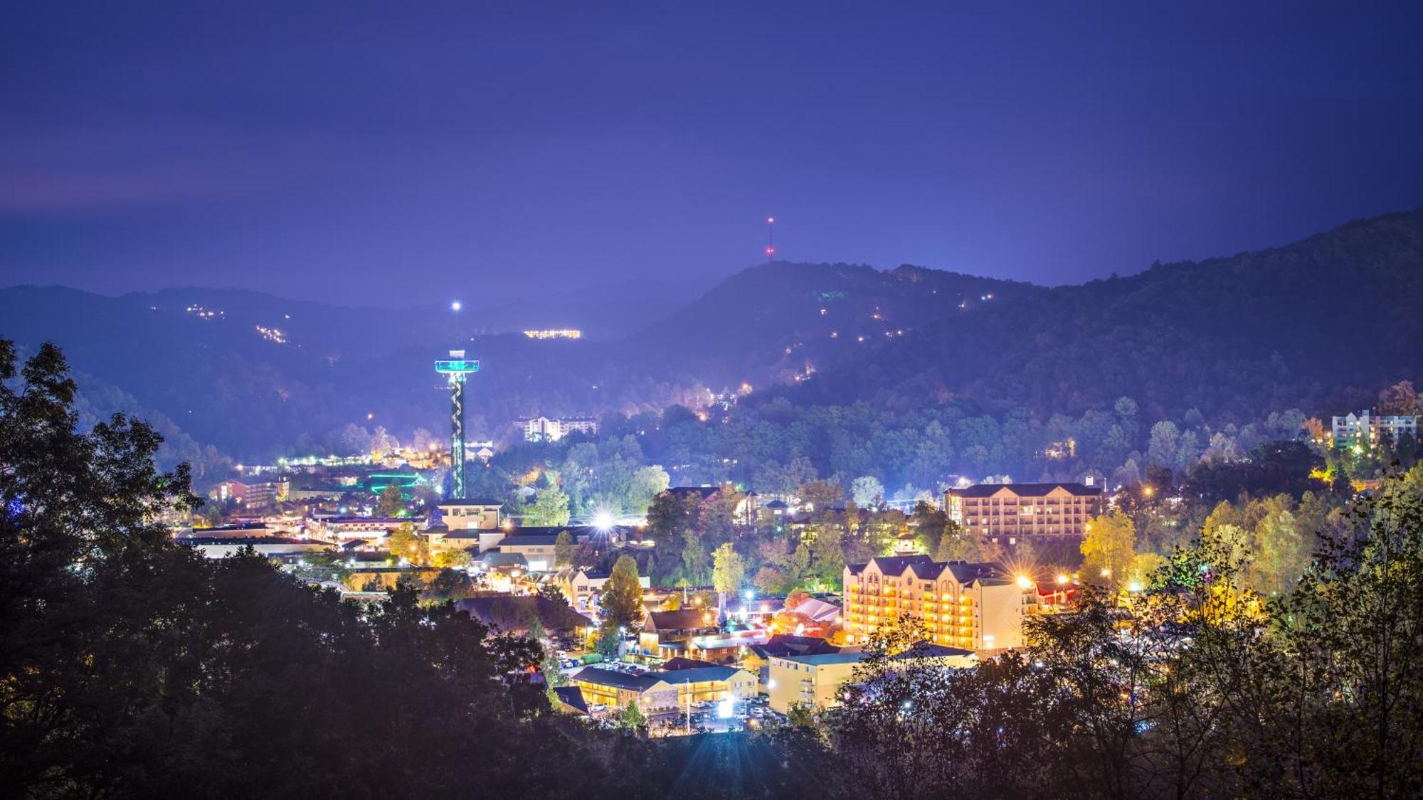 Whispering Winds, Hot Tub, Game Room, Wifi, 1089 Free Tickets Each Paid Day, Dollywood And More Гатлинбург Экстерьер фото